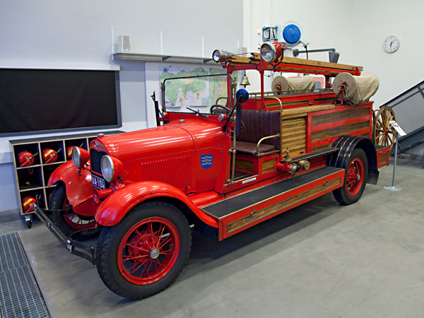 Hyvink&auml;&auml;n ensimm&auml;inen paloauto